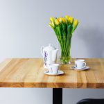 Kawiarniany stół z litego drewna jesionowego