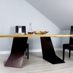 Nowoczesny stół z litego drewna